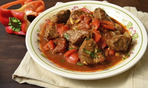 Мясной гуляш по-домашнему