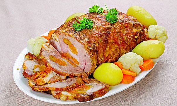Мясной рулет с абрикосом Мясной рулет с абрикосом