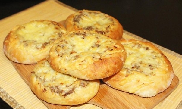 Ватрушки с сайрой Ватрушки с сайрой
