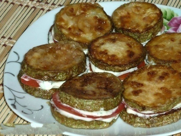 Жареные кабачки с помидорами Жареные кабачки с помидорами