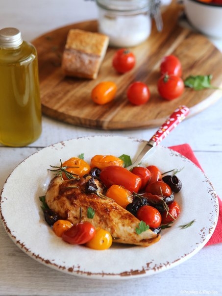Курица с помидорами и оливками