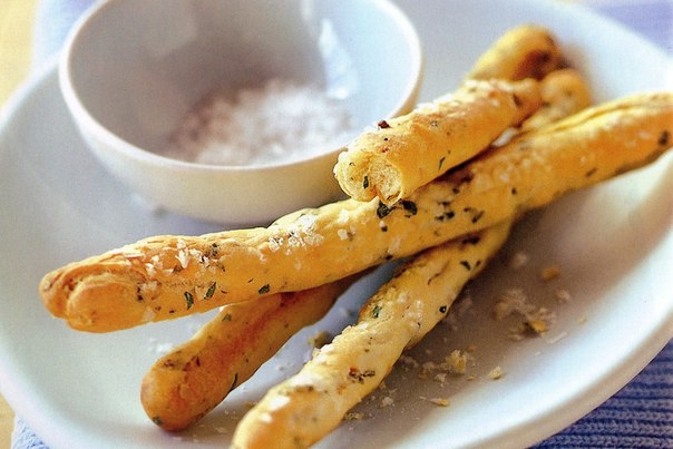 Хлебные палочки с чесноком