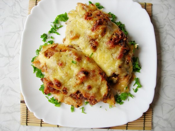 Куриные отбивные запеченные с инжиром и сыром