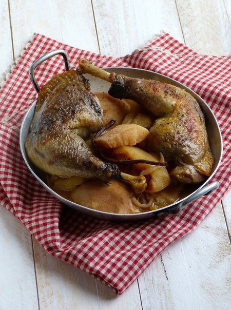 Куриные ножки с айвой и яблоками Куриные ножки с айвой и яблоками