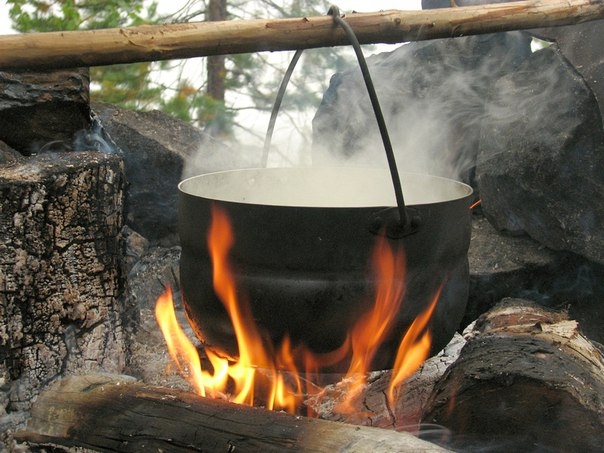 Гречневая каша с тушенкой. Полевая кухня.