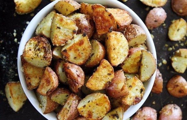 Картофель с соусом песто и сыром