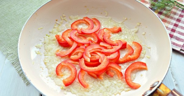 Макароны с мясным фаршем и овощами