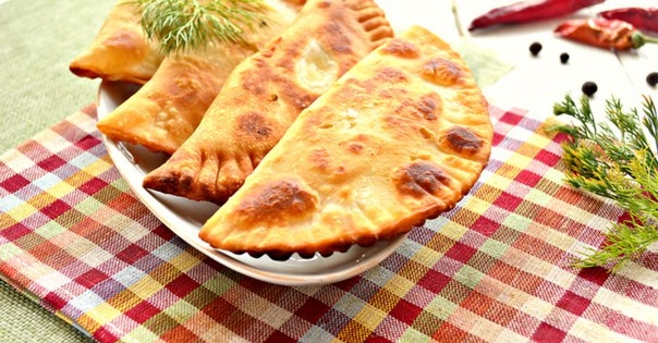Чебуреки с куриным фаршем Чебуреки с куриным фаршем