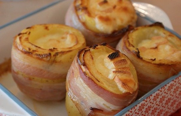 Картофель, запеченный в беконе