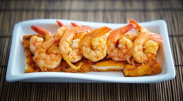 Креветки с чесночными гренками Креветки с чесночными гренками