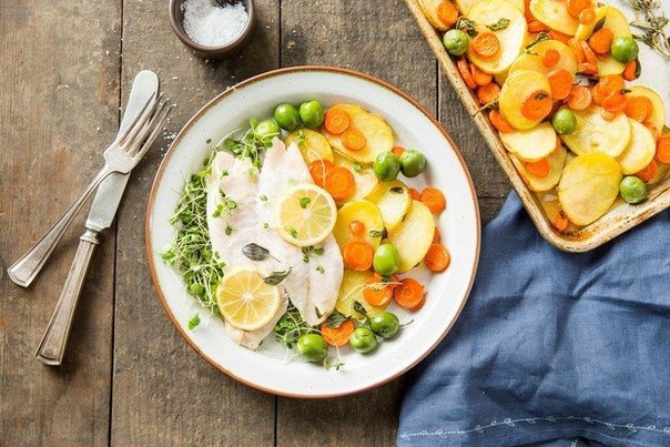 Рыба, запеченная с картофелем и морковью Рыба, запеченная с картофелем и морковью
