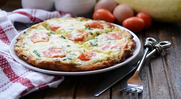 Деревенский омлет с сыром и кабачком Деревенский омлет с сыром и кабачком