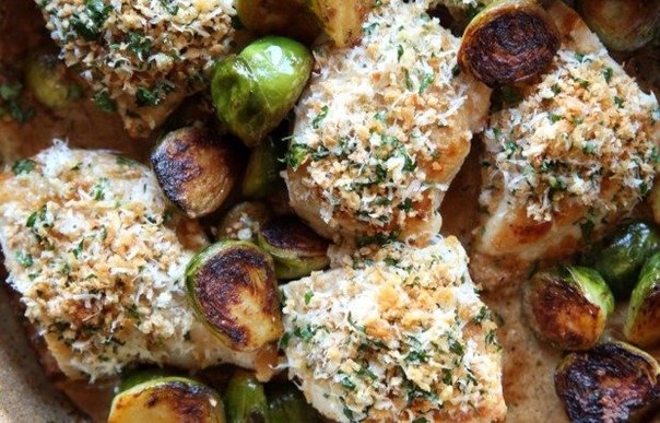 Курица с чесноком, сыром и брюссельской капустой