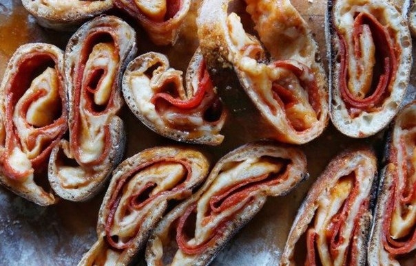Быстрая пицца с сыром и пепперони
