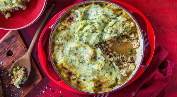 Запеканка из картофеля с индейкой и овощами