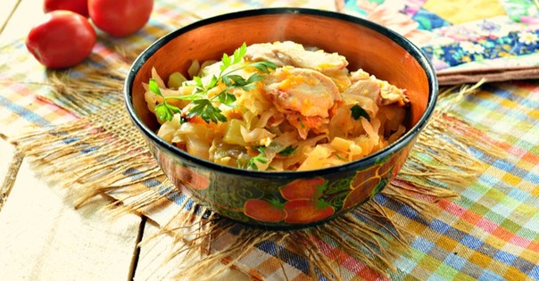 Куриная грудка с овощами на сковороде