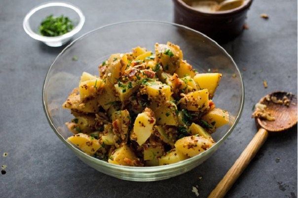 Картофель с беконом и луком