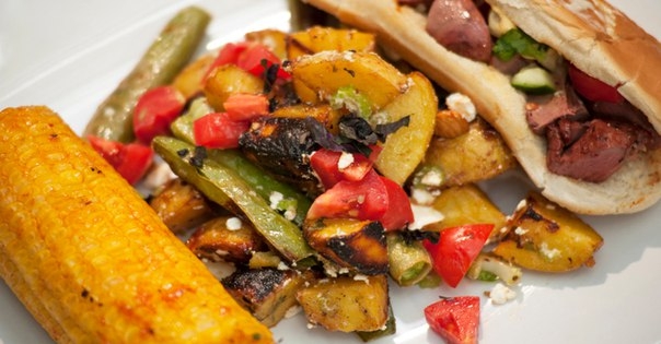 Хот-дог с сердцем индейки, овощами и брынзой Хот-дог с сердцем индейки, овощами и брынзой