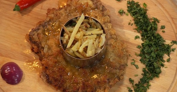 Венский шницель с жареным картофелем