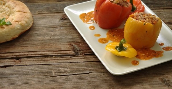 Фаршированный перец с говядиной и овощами