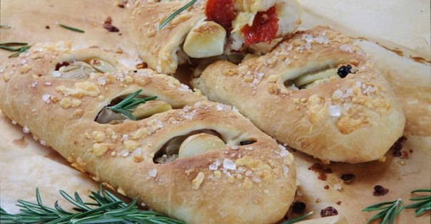 Фугасс с артишоками и анчоусами