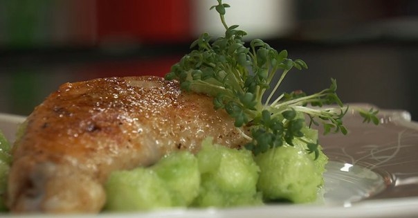 Куриная ножка, фаршированная грибами