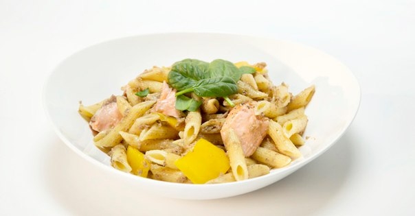Паста с красной рыбой и грибами