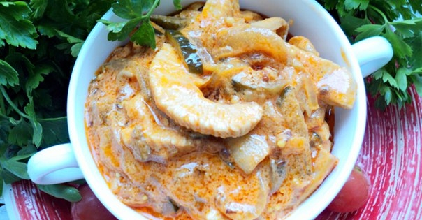 Бефстроганов с кроликом и шампиньонами
