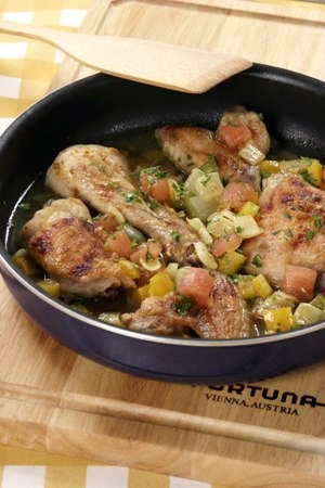Курица тушёная с рисом и овощами