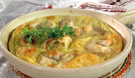 Пельмени, запеченные в омлете