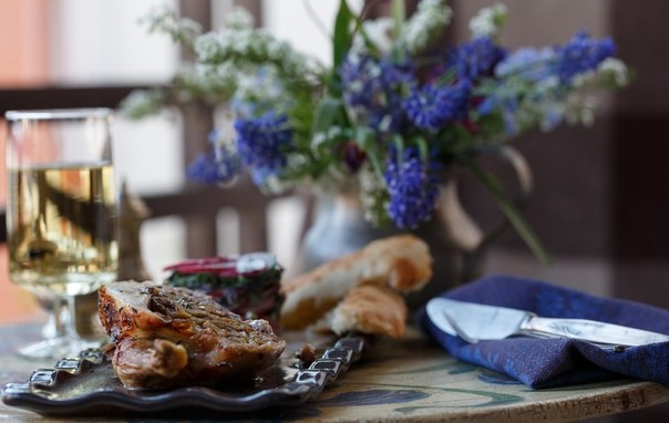 Цыплята‑корнишоны, фаршированные карамелизованными овощами