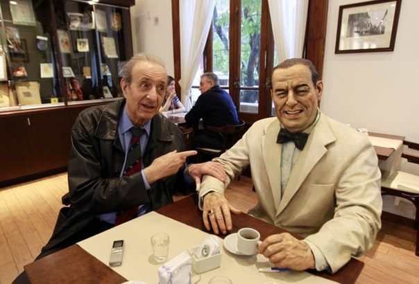 «Un café con Perón». Выпить кофе с президентом. «Un café con Perón». Выпить кофе с президентом.