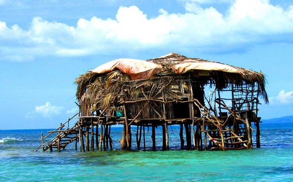 Самый яркий ямайский бар Floyd's Pelican Bar (Бар пеликан). Самый яркий ямайский бар Floyd's Pelican Bar (Бар пеликан).