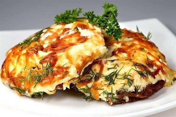 Мясо по‑французски с курицей