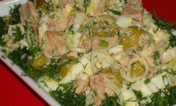 Салат из печени трески с оливками и каперсами