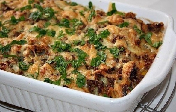 Картофельная запеканка с фаршем и грибами.