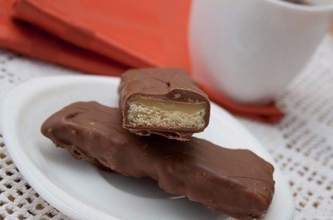 Ну кто из нас не пробовал шоколадные палочки Twix? Это очень вкусные конфеты, которые хочется есть б
