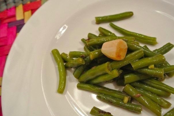 Стручковая фасоль с анчоусами и чесноком