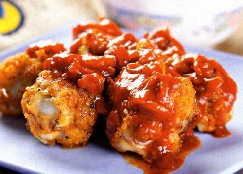 &laquo;Кармашки&raquo; из куриной грудки с сыром фета и томатным соусом