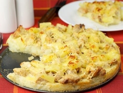 Картофельная запеканка с индейкой и ананасами