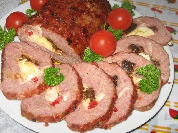 Мясной рулет с черносливом и перцем Мясной рулет с черносливом и перцем