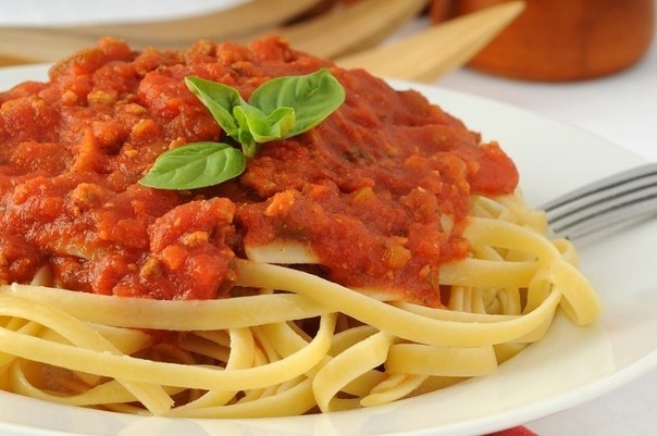Макароны с помидорами и сыром