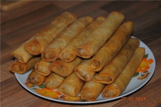 Хрустящие трубочки с мясной начинкой.