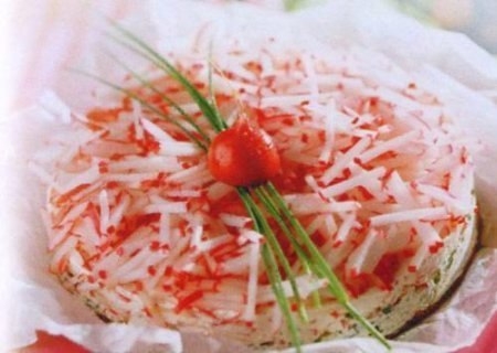 Салат-торт с редисом.
