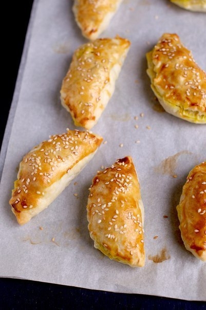 Слоеные пирожки с курицей карри Слоеные пирожки с курицей карри