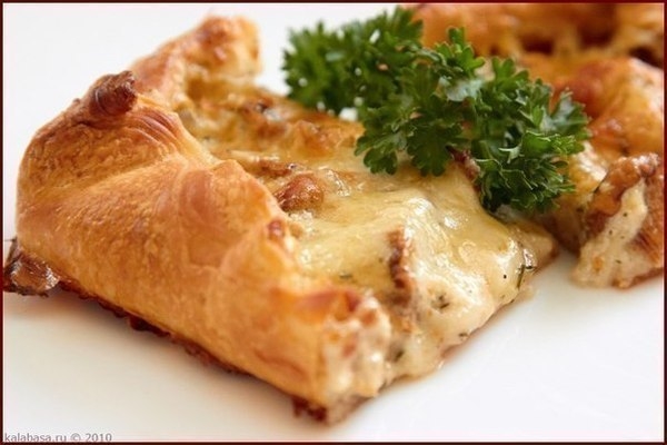 ПИРОГ С ГРИБАМИ,СМЕТАНОЙ И СЫРОМ