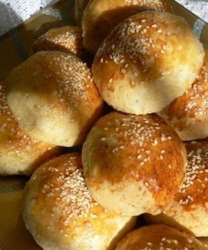 Булочки с колбасным сыром