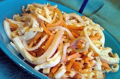 Морковь по-корейски с кальмарами (вариант Хе)