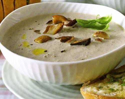 Суп из лесных грибов и сыра.