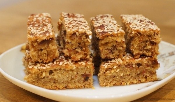 Очень вкусный пирог без сахара и яиц